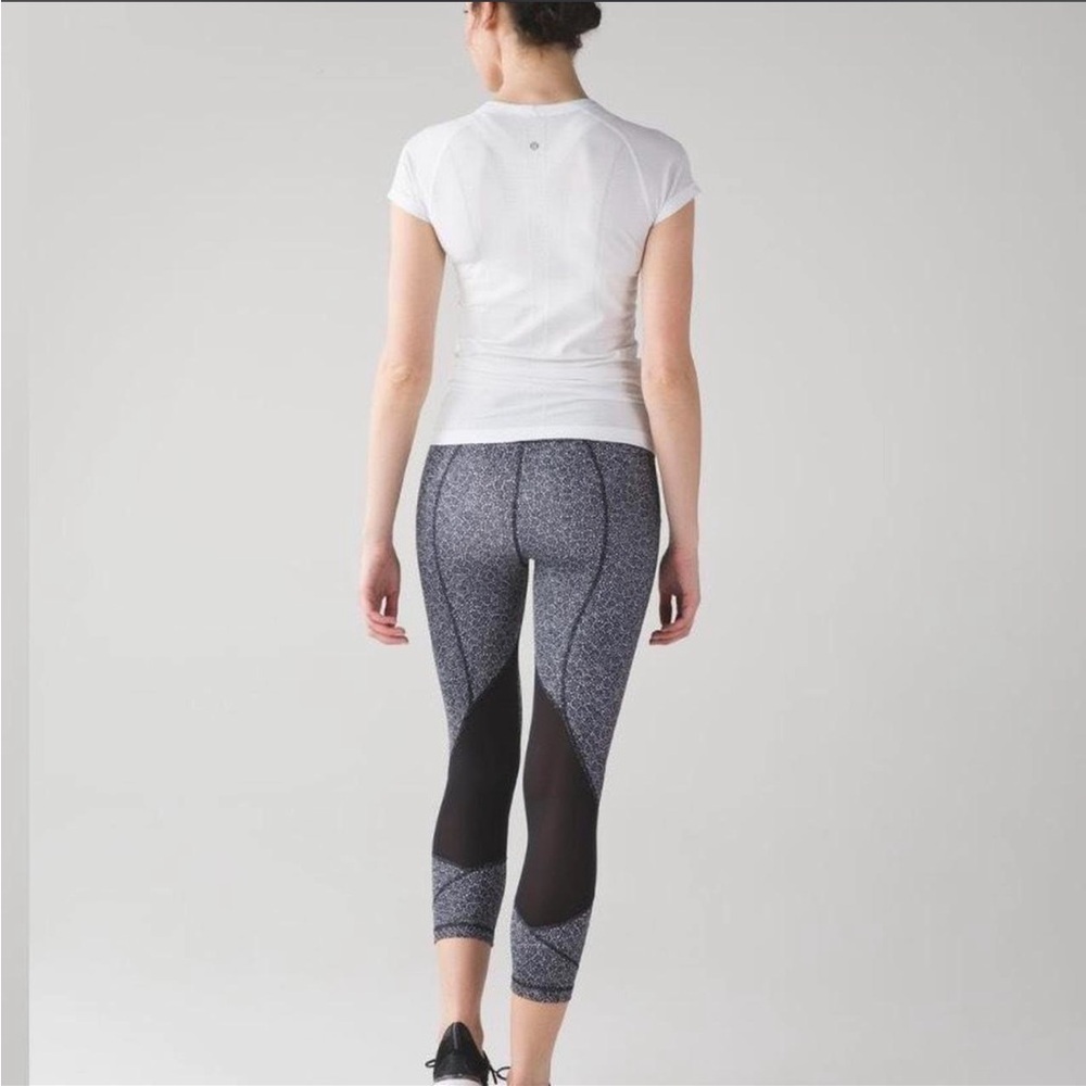 LuluLemon High-Waisted Women’s Crop Leggings Size 4